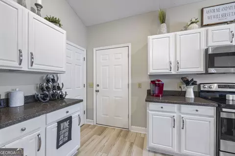 Entry Way - 2894 Chase Rd, Cornelia, GA 30531 photo 8 of 9