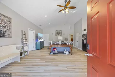 Entry Way - 2894 Chase Rd, Cornelia, GA 30531 photo 5 of 9