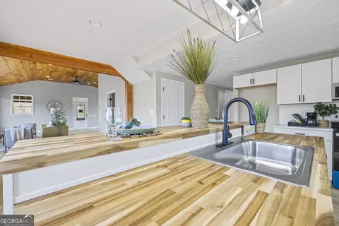 Kitchen - 2894 Chase Rd, Cornelia, GA 30531 photo 11 of 13