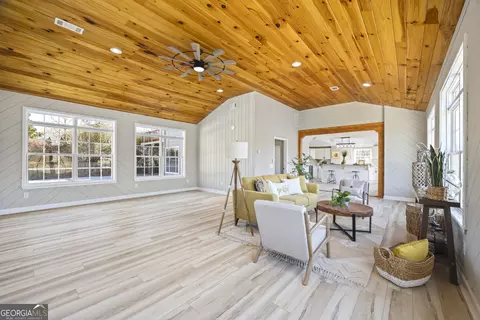 Living - 2894 Chase Rd, Cornelia, GA 30531 photo 2 of 7