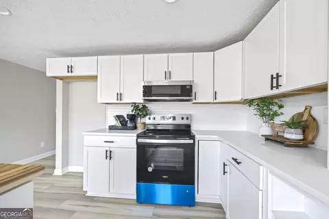 Kitchen - 2894 Chase Rd, Cornelia, GA 30531 photo 8 of 13