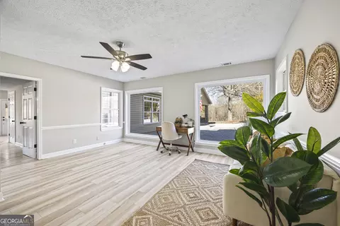 Living - 2894 Chase Rd, Cornelia, GA 30531 photo 4 of 7