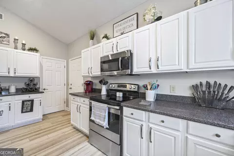 Kitchen - 2894 Chase Rd, Cornelia, GA 30531 photo 12 of 13