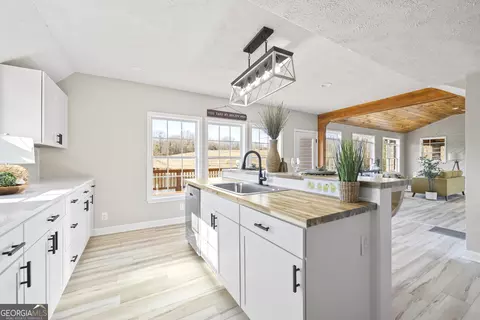 Kitchen - 2894 Chase Rd, Cornelia, GA 30531 photo 6 of 13