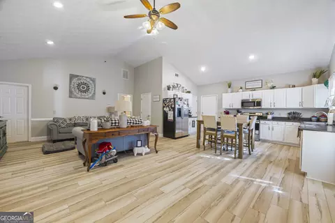 Entry Way - 2894 Chase Rd, Cornelia, GA 30531 photo 6 of 9
