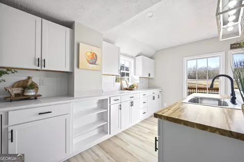 Kitchen - 2894 Chase Rd, Cornelia, GA 30531 photo 5 of 13