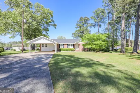 229 Lakeshore Cir, Milledgeville, GA 31061