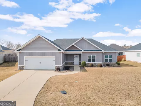 127 Cascades Ct, Bonaire, GA 31005