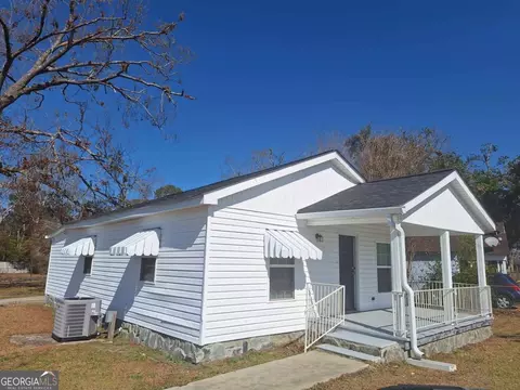 15 Victor St, Hazlehurst, GA 31539
