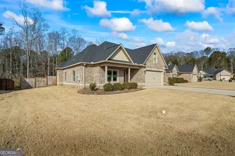 447 Barbara Ct, Forsyth, GA 31029 photo 3