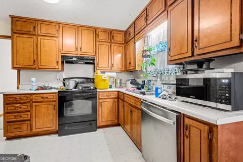 Kitchen - 11800 Pine Needle Ln, Hampton, GA 30228 photo 2 of 2