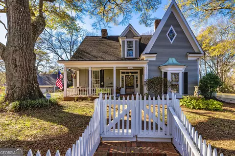 86 Victoria Dr, Moreland, GA 30259