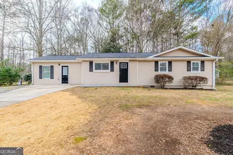 8673 Chestnut Ln, Lithia Springs, GA 30122