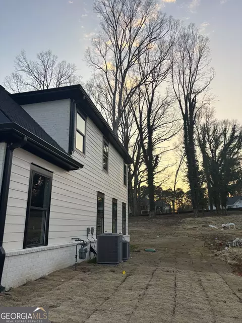 Exterior - 322 Miles Patrick Rd, Winder, GA 30680 photo 3 of 4