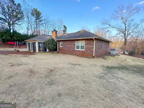 Exterior - 107 Colonial Ct, Lagrange, GA 30240 photo 7 of 10