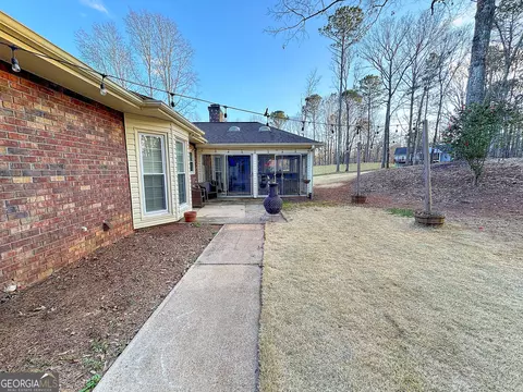 Exterior - 107 Colonial Ct, Lagrange, GA 30240 photo 9 of 10