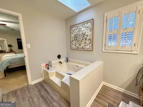 Bath - 107 Colonial Ct, Lagrange, GA 30240 photo 3 of 5