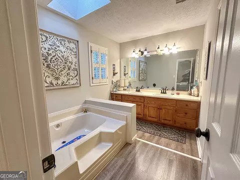 Bath - 107 Colonial Ct, Lagrange, GA 30240 photo 1 of 5