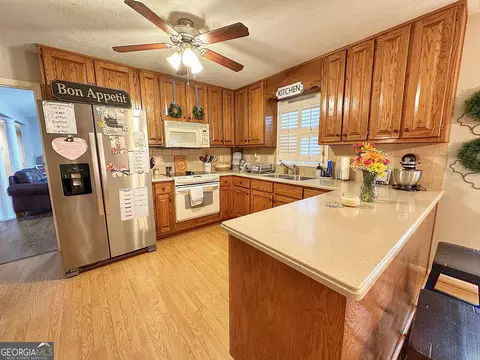 Kitchen - 107 Colonial Ct, Lagrange, GA 30240 photo 2 of 3