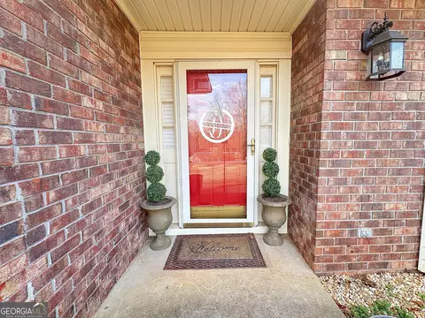 Exterior - 107 Colonial Ct, Lagrange, GA 30240 photo 2 of 10