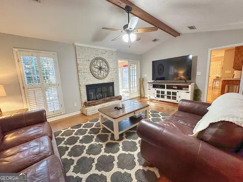 Living - 107 Colonial Ct, Lagrange, GA 30240 photo 2 of 3
