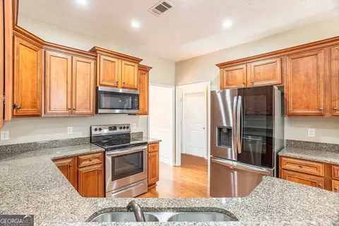 200 Montrose Way Ct, Lagrange, GA 30240 photo 8