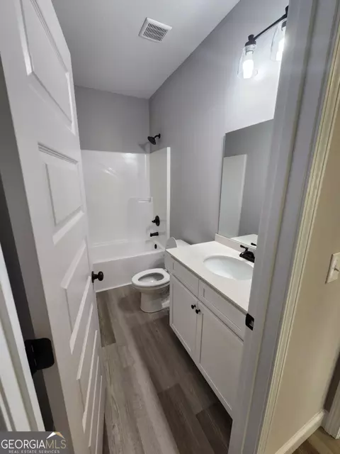 Bath - 111 Silver Maple Ct, Byron, GA 31008 photo 2 of 4