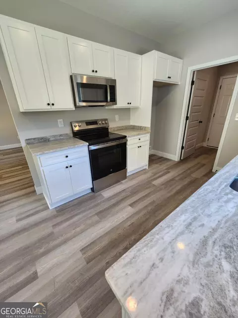 Kitchen - 111 Silver Maple Ct, Byron, GA 31008 photo 3 of 4