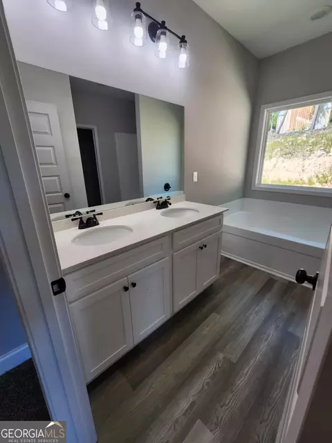 Bath - 111 Silver Maple Ct, Byron, GA 31008 photo 3 of 4