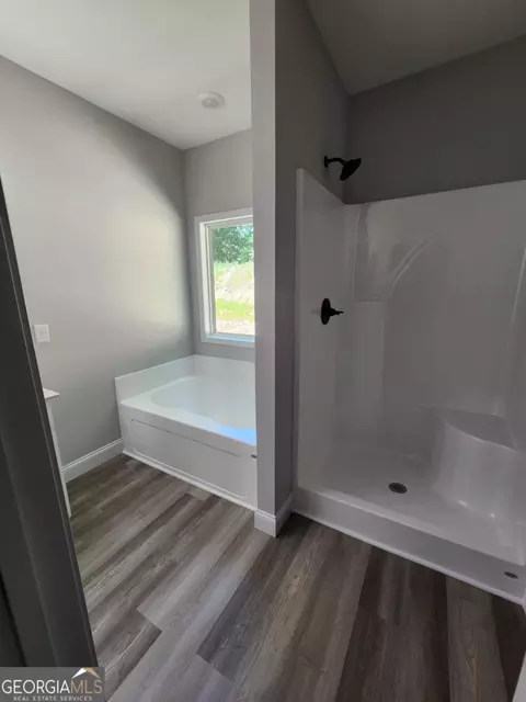 Bath - 111 Silver Maple Ct, Byron, GA 31008 photo 4 of 4