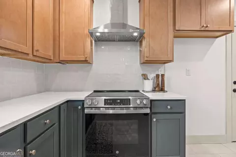 Kitchen - 2020 E 40th St, Savannah, GA 31404 photo 3 of 7