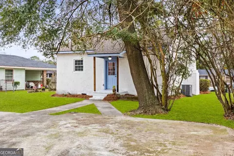 Exterior - 2020 E 40th St, Savannah, GA 31404 photo 6 of 8