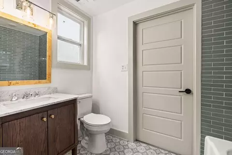 Bath - 2020 E 40th St, Savannah, GA 31404 photo 3 of 3