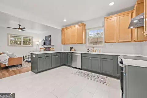 Kitchen - 2020 E 40th St, Savannah, GA 31404 photo 5 of 7