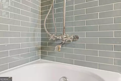 Bath - 2020 E 40th St, Savannah, GA 31404 photo 1 of 3