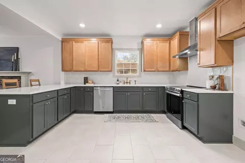 Kitchen - 2020 E 40th St, Savannah, GA 31404 photo 2 of 7