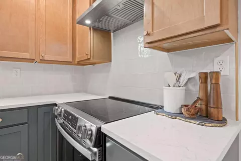 Kitchen - 2020 E 40th St, Savannah, GA 31404 photo 6 of 7