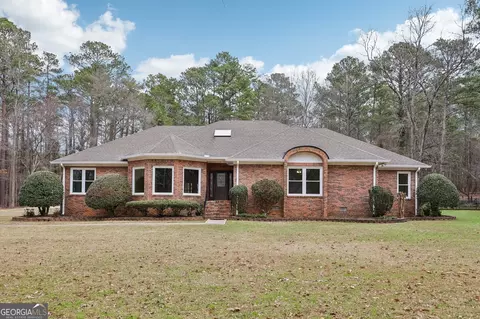 465 Camelot Dr, Fayetteville, GA 30214