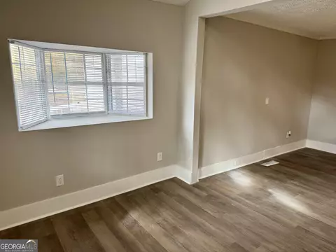 Living - 619 Jenkins St, Lagrange, GA 30240 photo 3 of 5