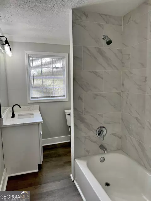 Bath - 619 Jenkins St, Lagrange, GA 30240 photo 1 of 5
