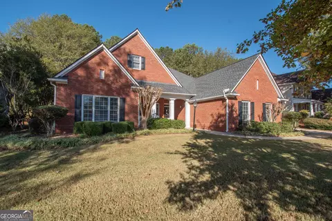 372 Lake Forest Dr, Newnan, GA 30265