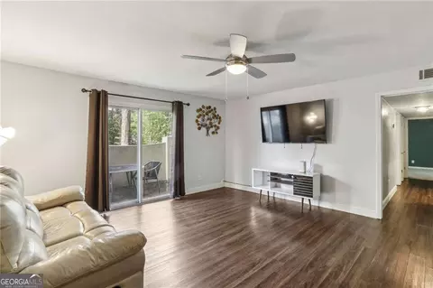 725 Dalrymple Rd #2E, Atlanta, GA 30328