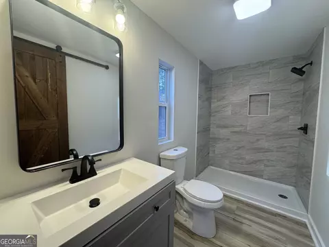 Bath - 348 Means Rd, Barnesville, GA 30204 photo 1 of 2