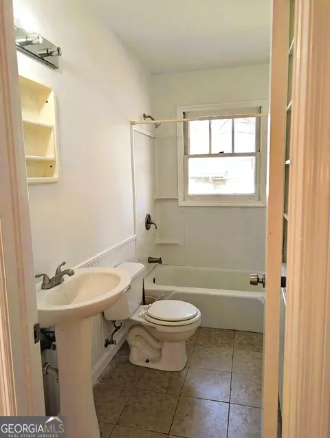 Bath - 617 W Currahee St, Toccoa, GA 30577 photo 1 of 2
