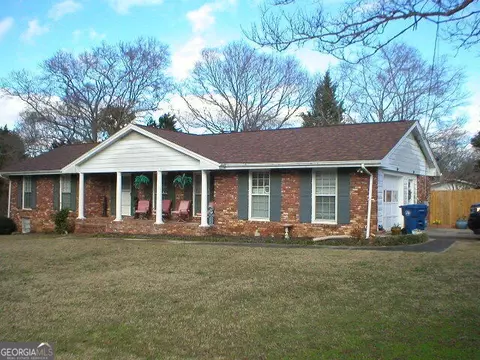 379 N 5th Ave, Winder, GA 30680