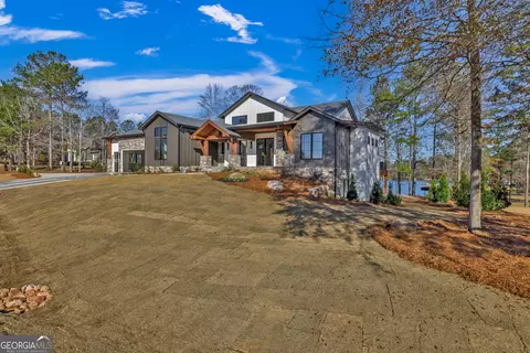 1071 Crystal Pt, White Plains, GA 30678