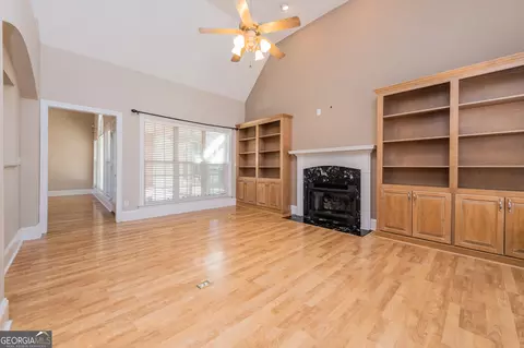 Living - 115 Grove Ct, Centerville, GA 31028 photo 2 of 13