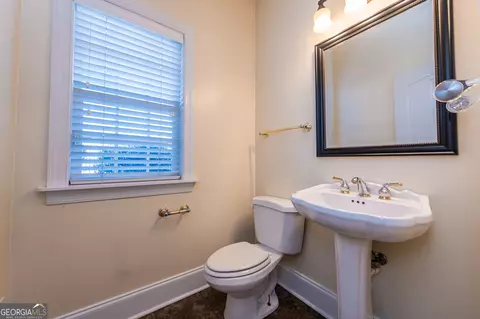Bath - 115 Grove Ct, Centerville, GA 31028 photo 2 of 10