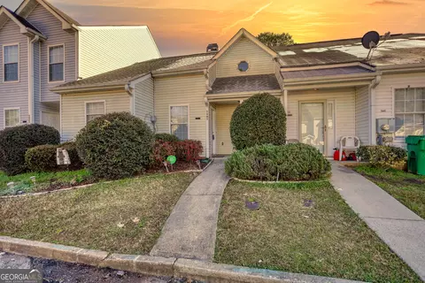 5863 Trent Walk Dr, Lithonia, GA 30038