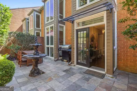 17 Willow Gln NE, Atlanta, GA 30342